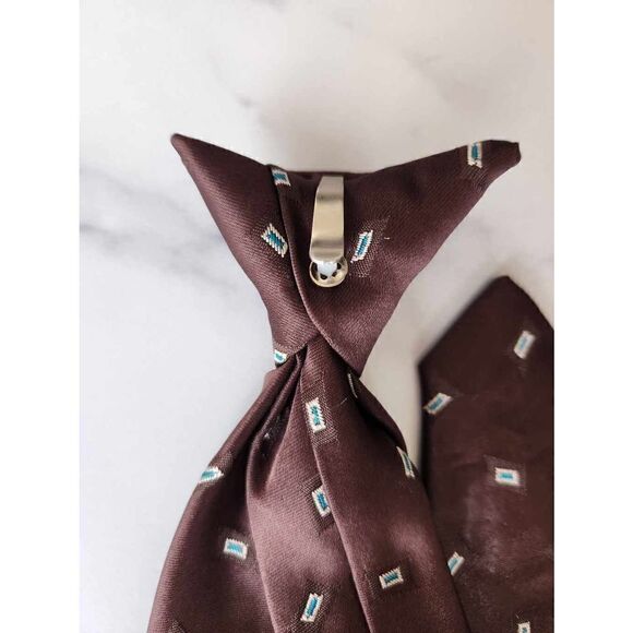 The Mens Store short retro 70s coffee brown geometric clip on tie - Picture 6 of 6